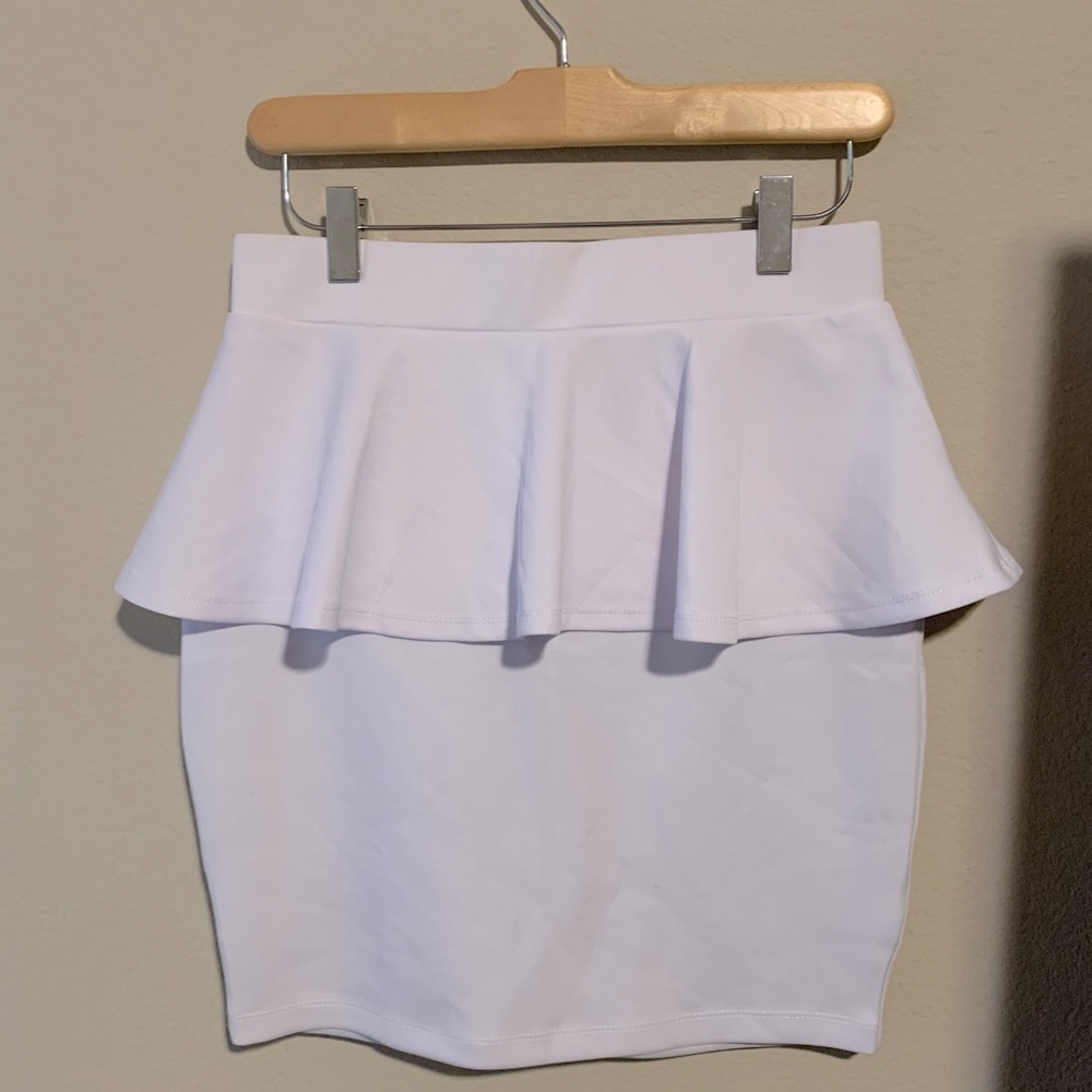 2B bebe peplum skirt